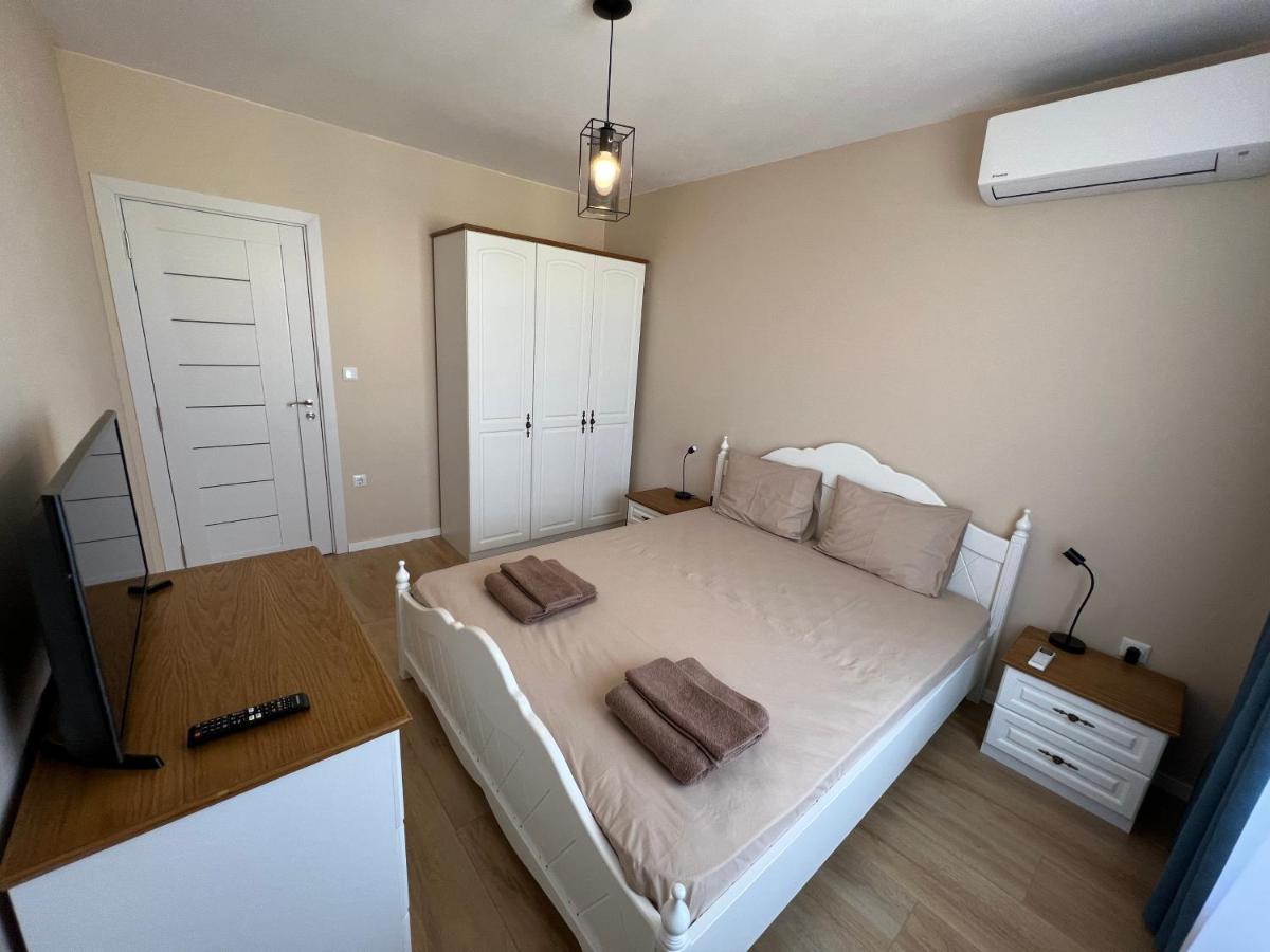 Emerald Suite With Private Parking Варна Екстер'єр фото